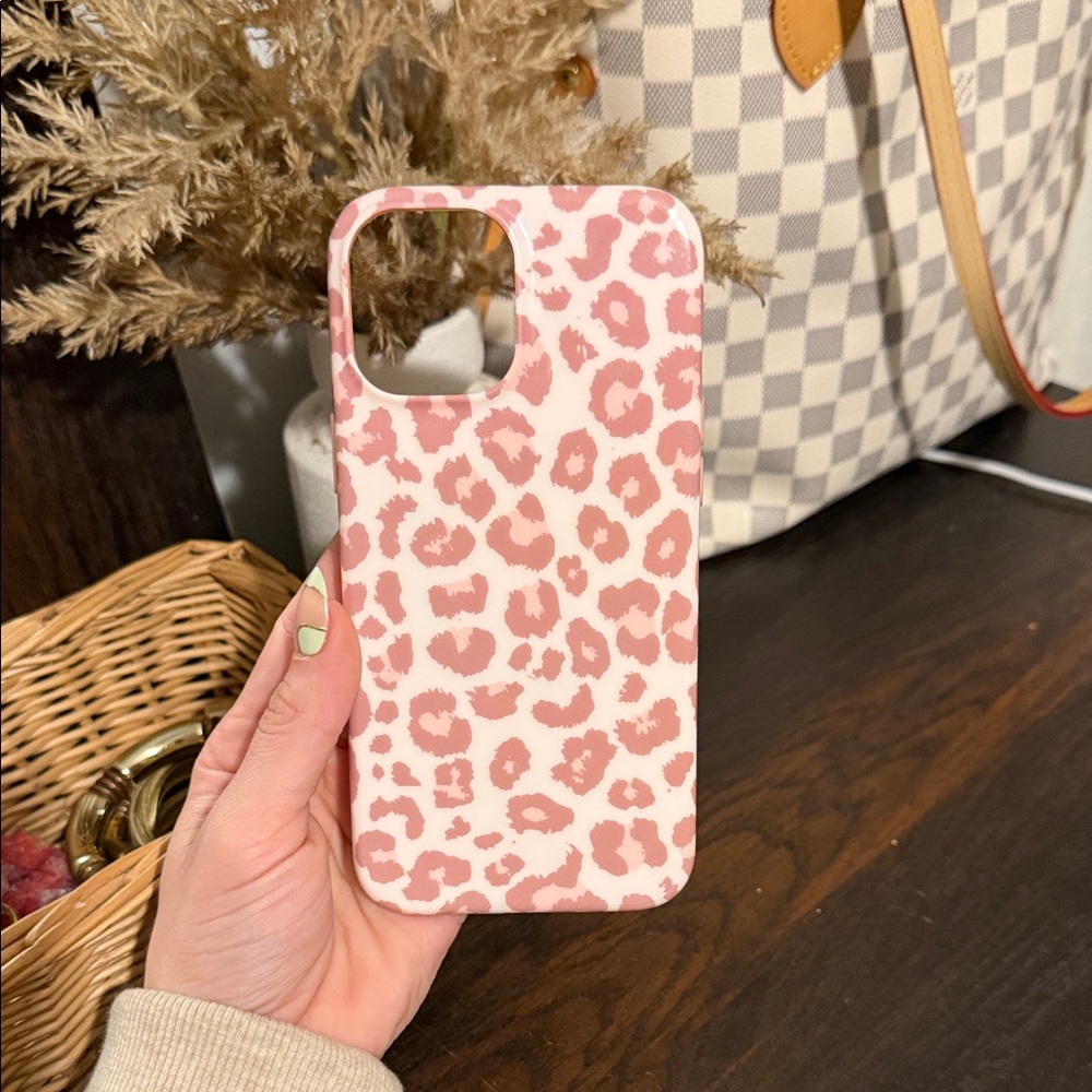 Velvet Caviar - MagSafe IPhone Case
